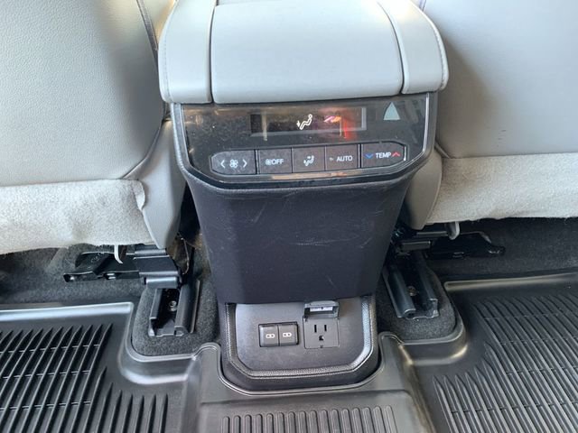 Used 2023 Toyota Highlander Limited image 33
