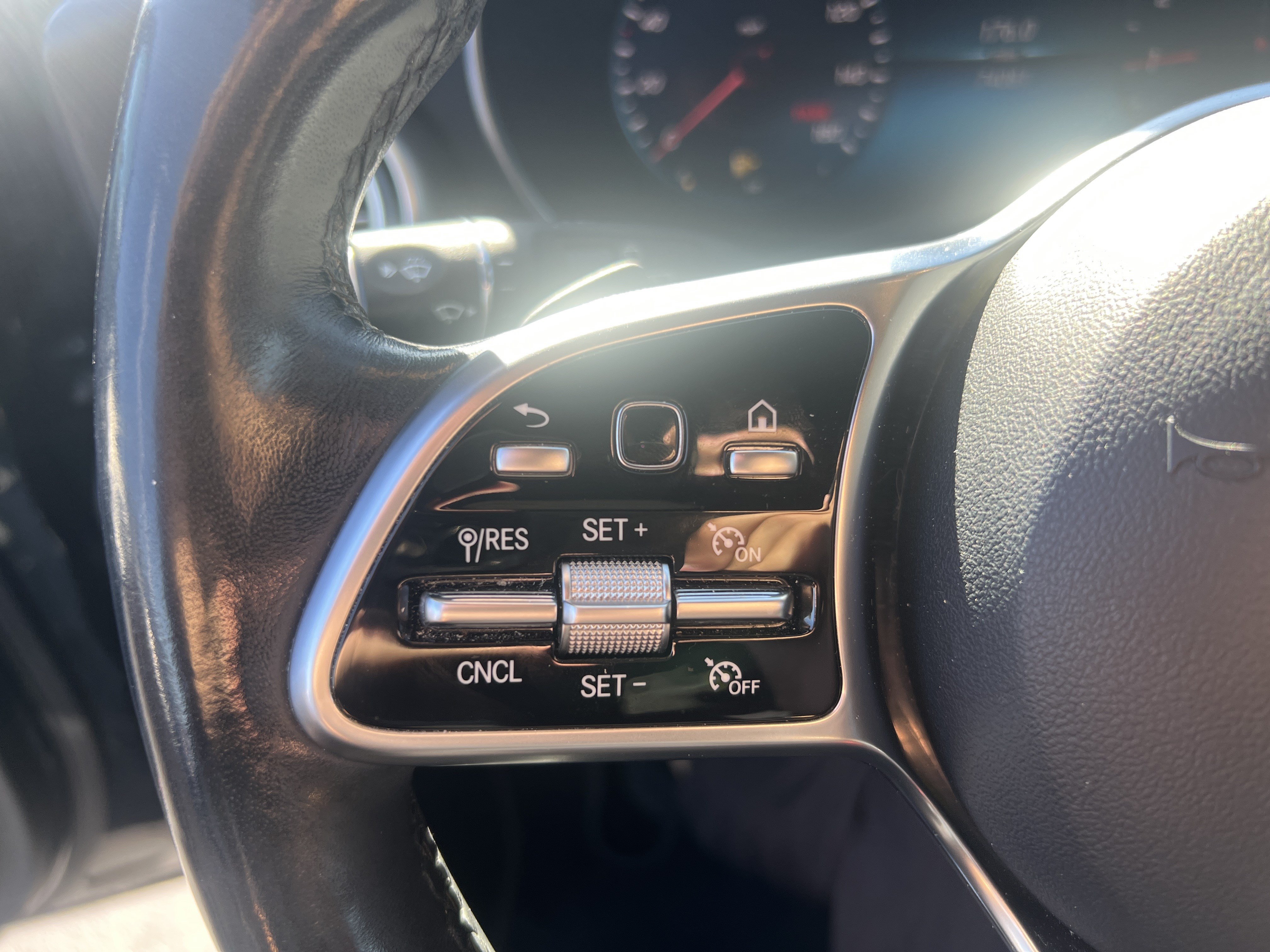 Used 2021 Mercedes-Benz GLC 300 4MATIC image 13