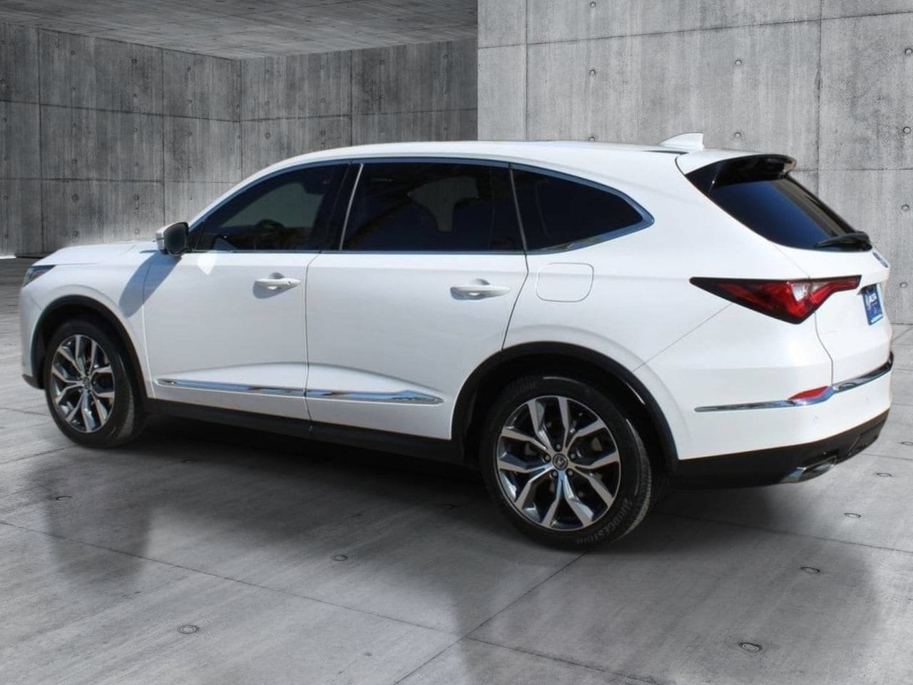 Certified 2024 Acura MDX w/ Technology Package FWD image 5