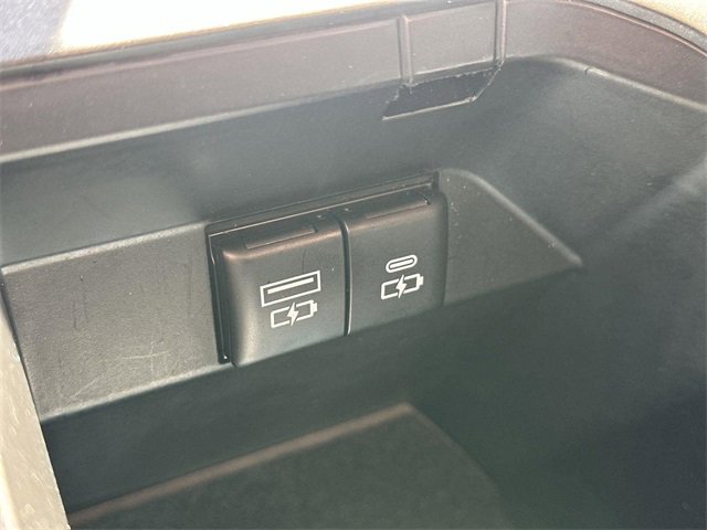 Used 2024 Toyota Camry SE image 39