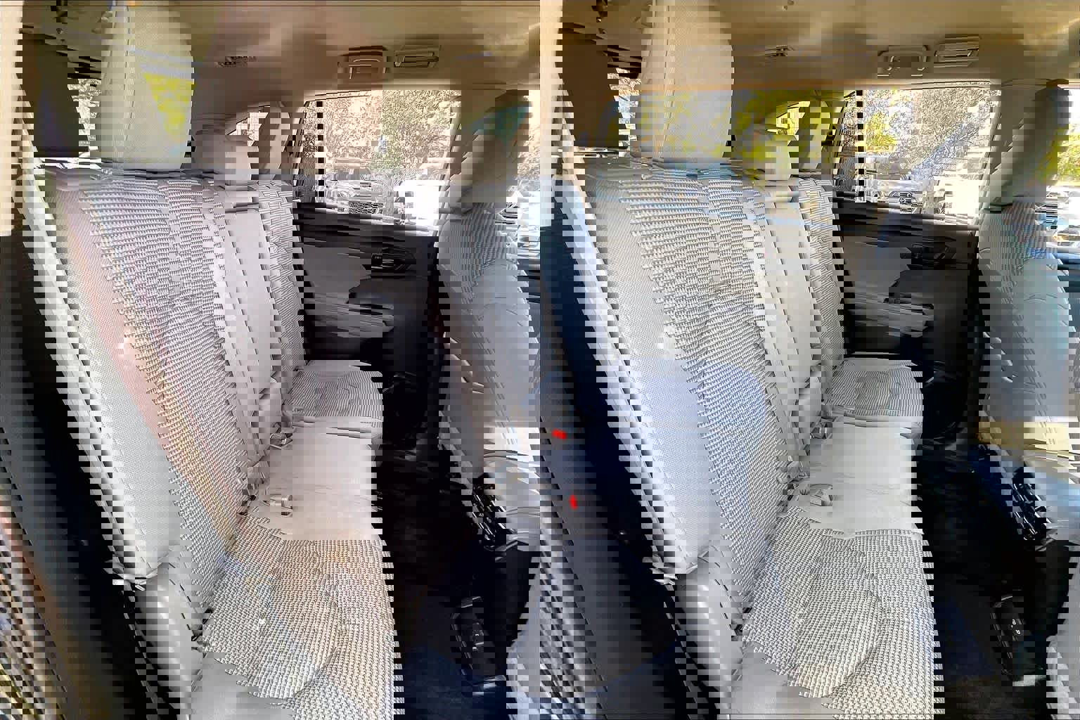 Used 2023 Toyota Highlander LE image 18