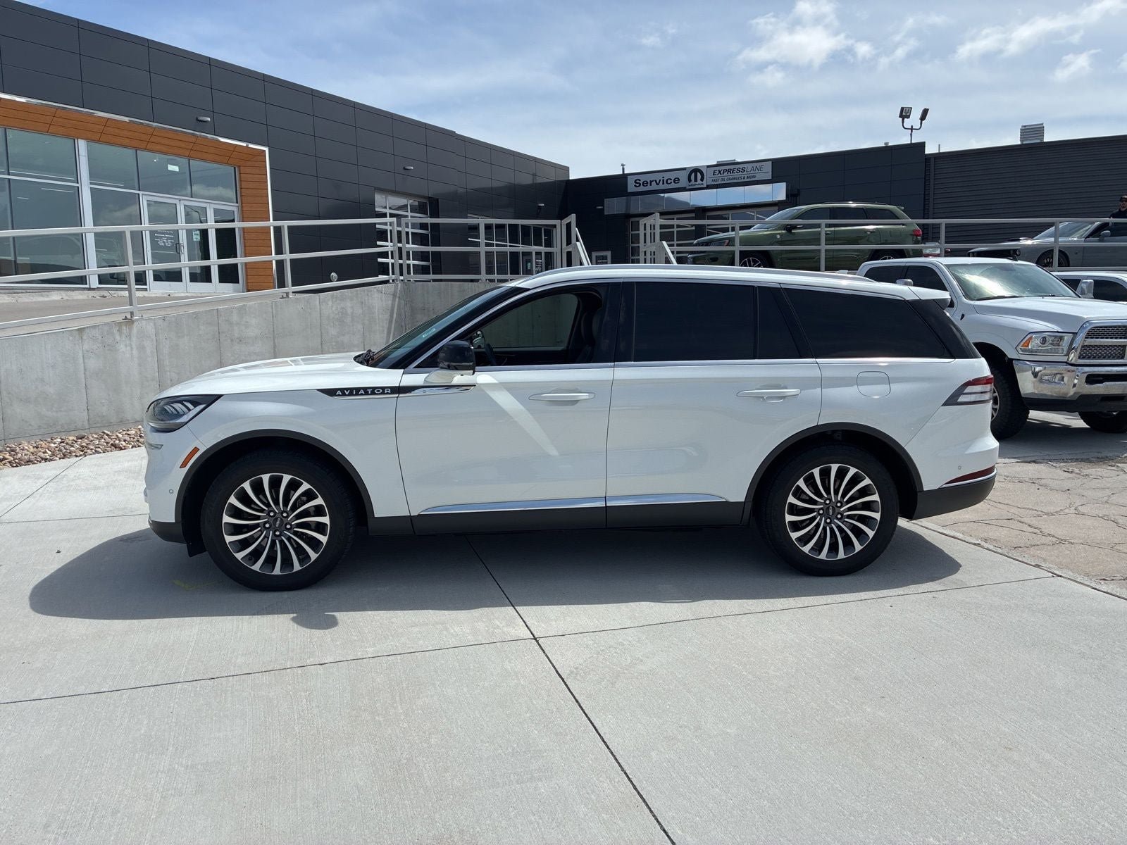 Used 2020 Lincoln Aviator Reserve w/ Equipment Group 201A AWD/4WD image 2