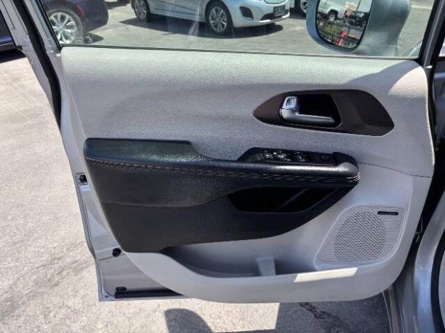 Used 2019 Chrysler Pacifica Touring-L Plus FWD image 10