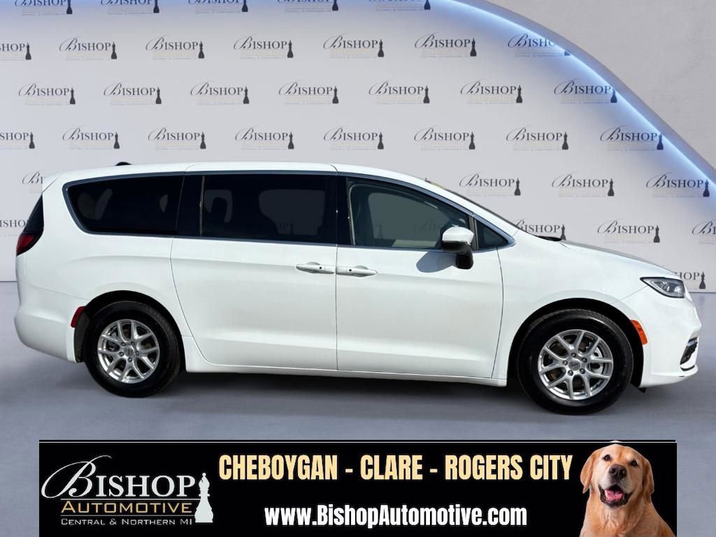 Used 2023 Chrysler Pacifica Touring-L FWD image 20