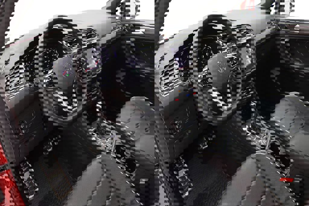 Used 2024 Volkswagen Tiguan SEL R-Line image 15