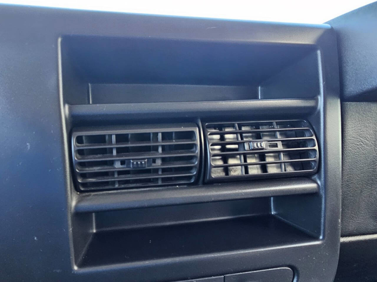 Used 2015 Chevrolet Express 2500 Extended image 31