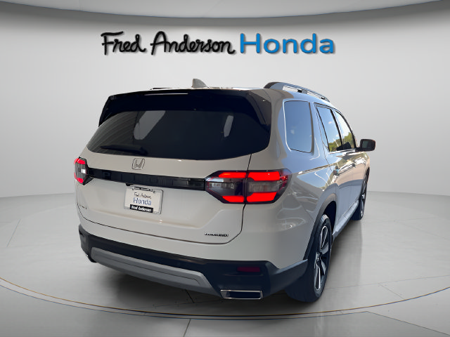 Certified 2025 Honda Pilot Touring image 5