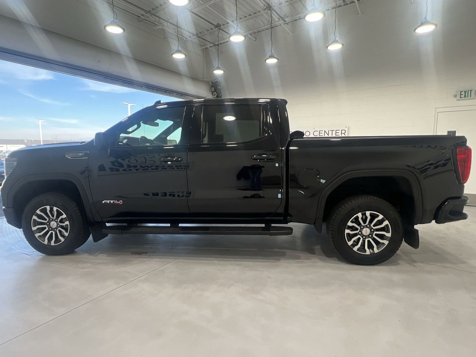 Used 2023 GMC Sierra 1500 AT4 w/ AT4 Premium Package image 5