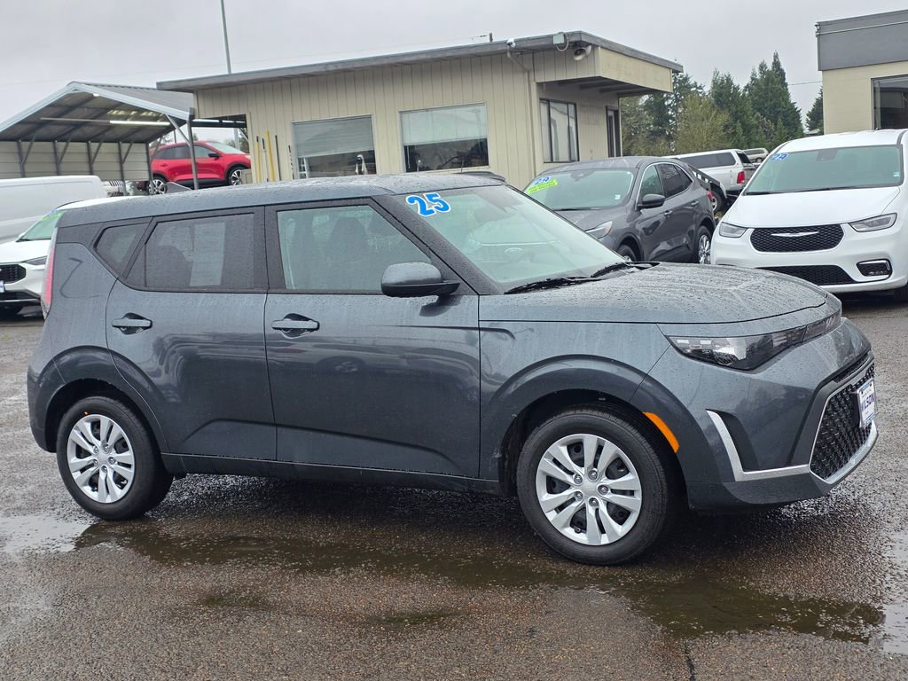 Used 2025 Kia Soul LX image 2