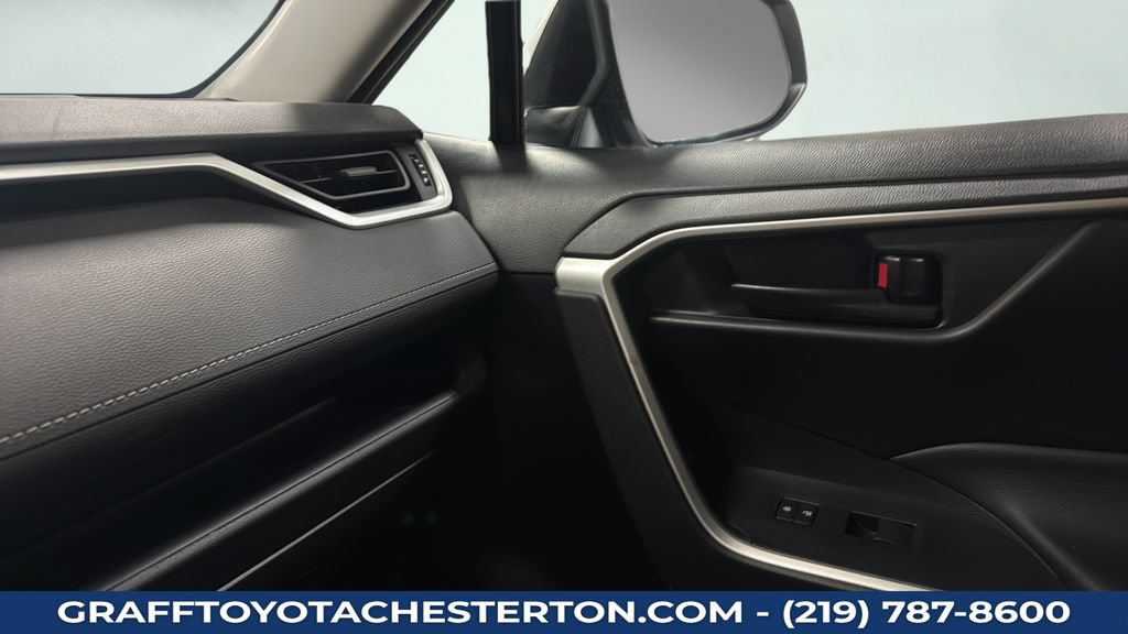 Used 2022 Toyota RAV4 LE AWD/4WD image 13