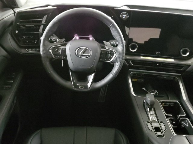 Used 2026 Lexus TX 500h AWD w/ Technology Package image 16