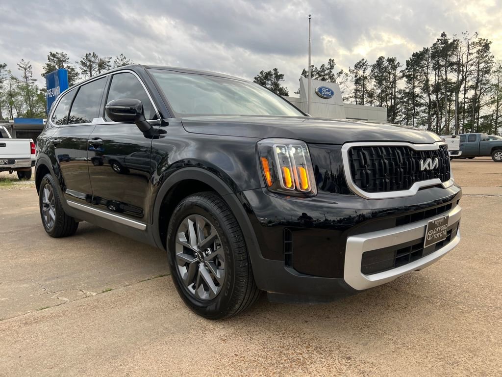 Used 2024 Kia Telluride LX image 1