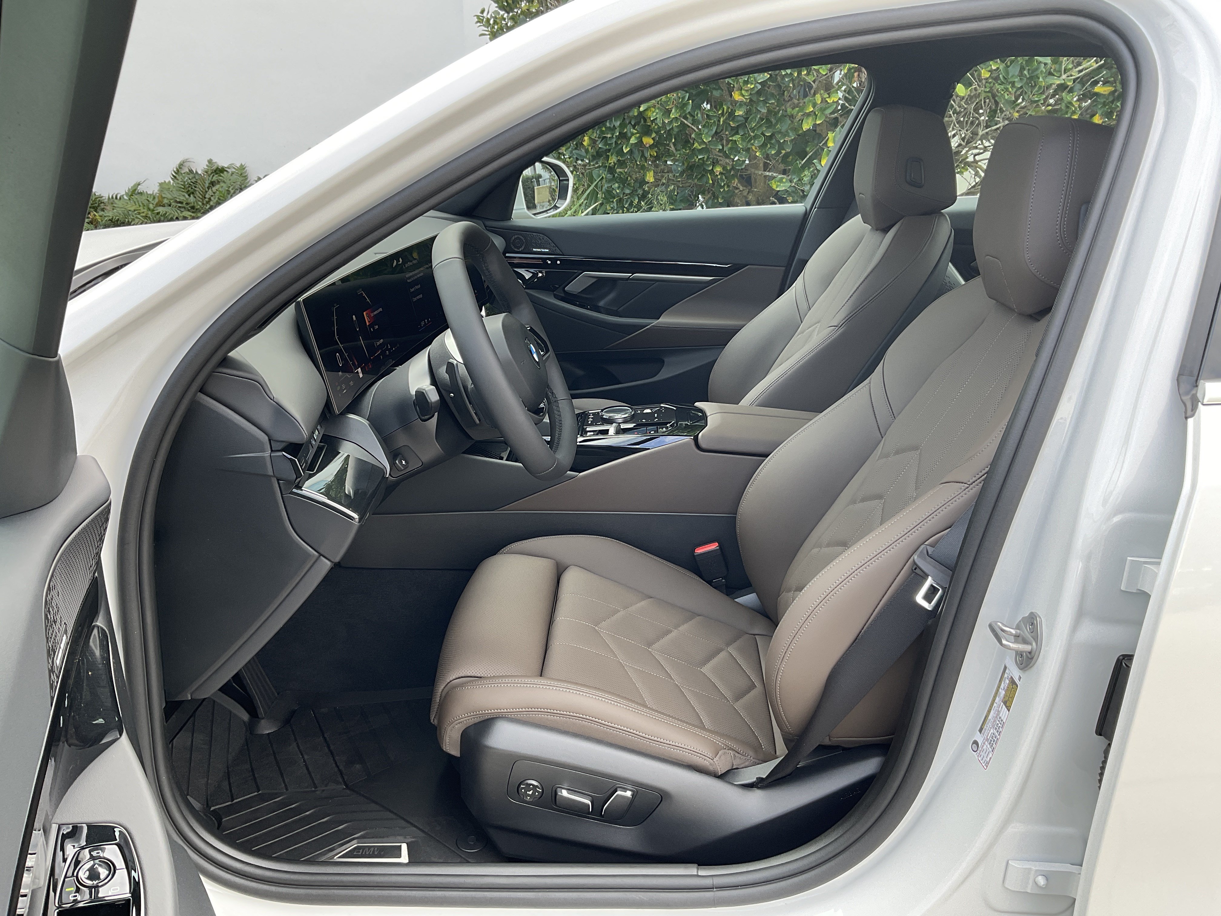 New 2026 BMW 530i w/ Premium Package RWD image 9