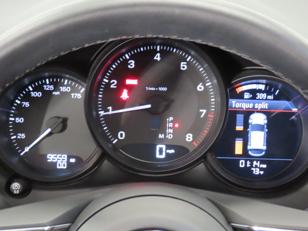 Certified 2025 Porsche Macan AWD/4WD image 17