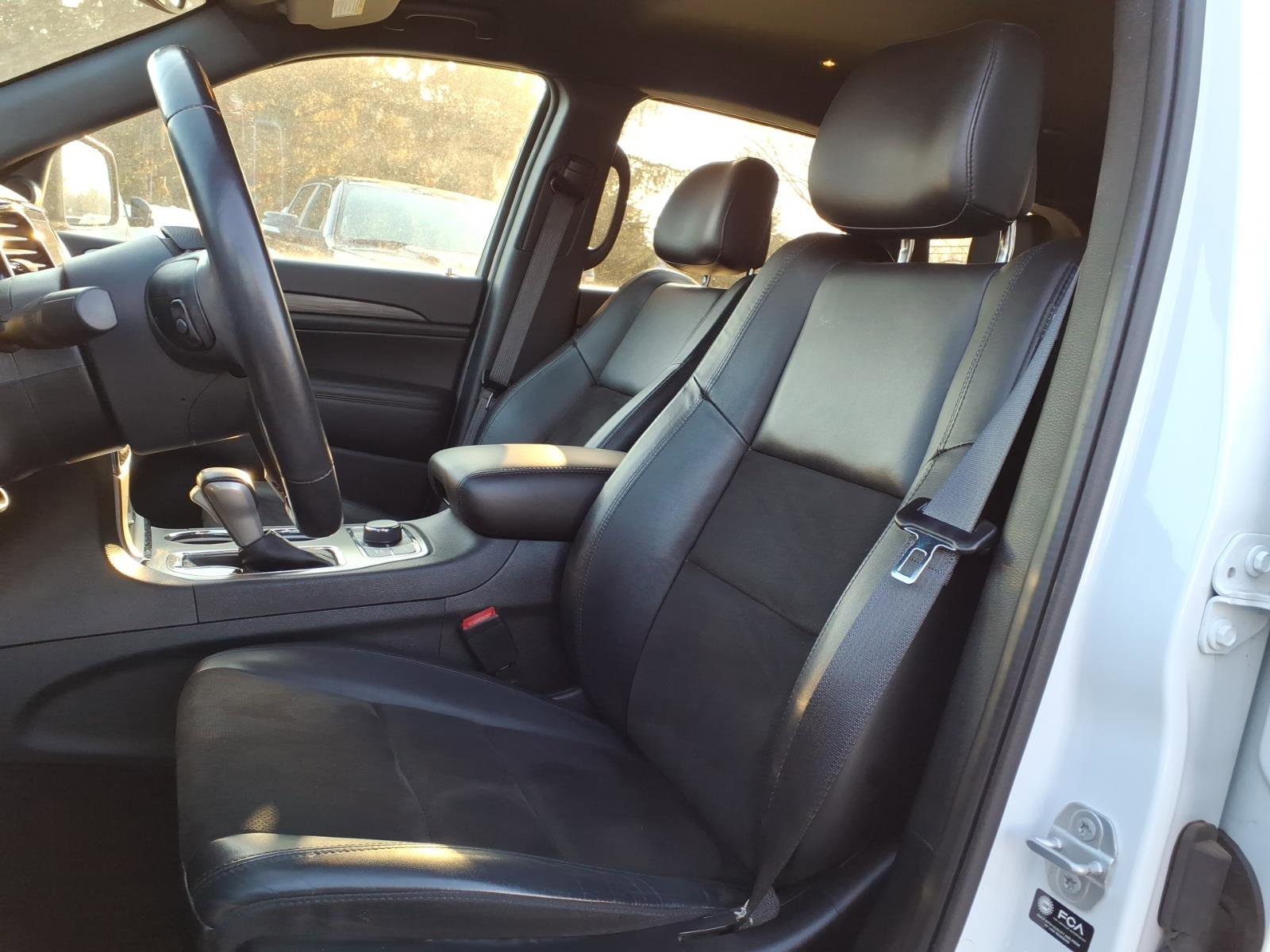 Used 2022 Jeep Grand Cherokee Laredo X image 12