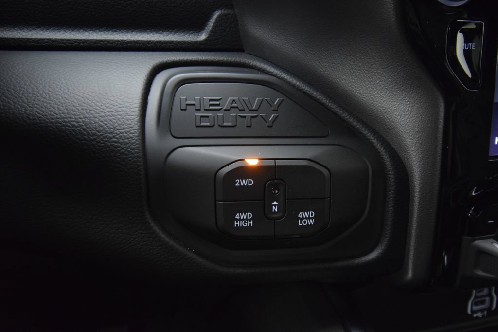 New 2026 RAM 2500 Laramie AWD/4WD image 28
