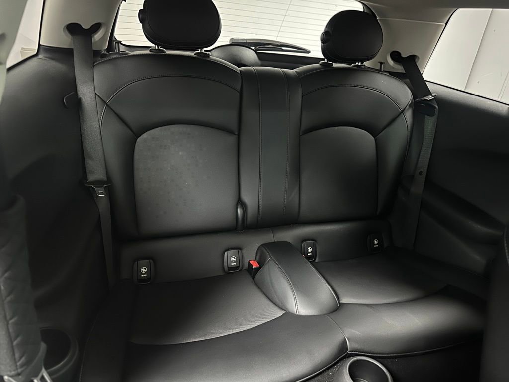 Used 2015 MINI Cooper 2-Door Hardtop image 17