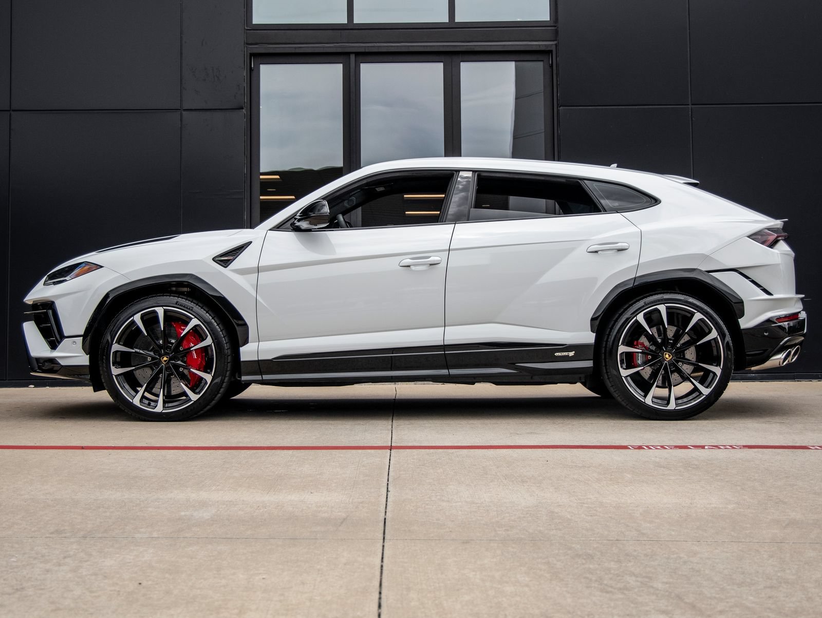 Used 2024 Lamborghini Urus S AWD/4WD image 9