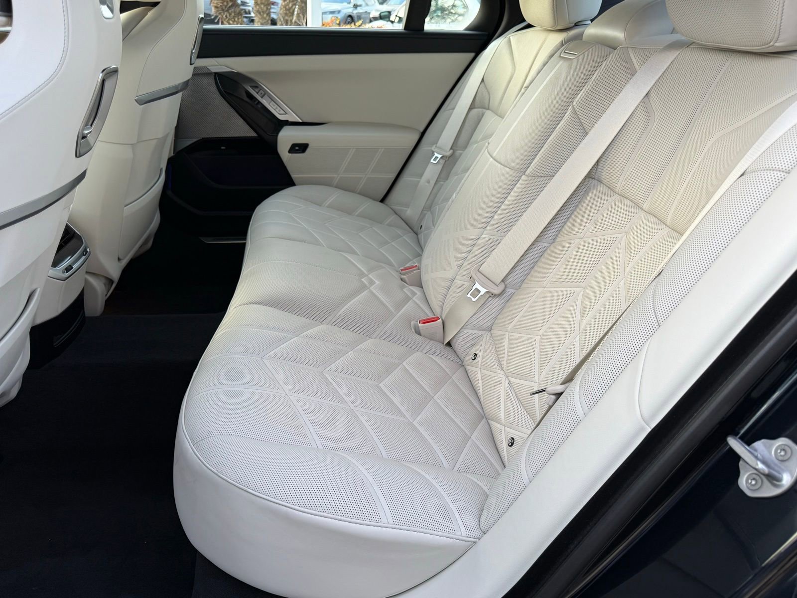 Used 2025 BMW 760i xDrive image 35