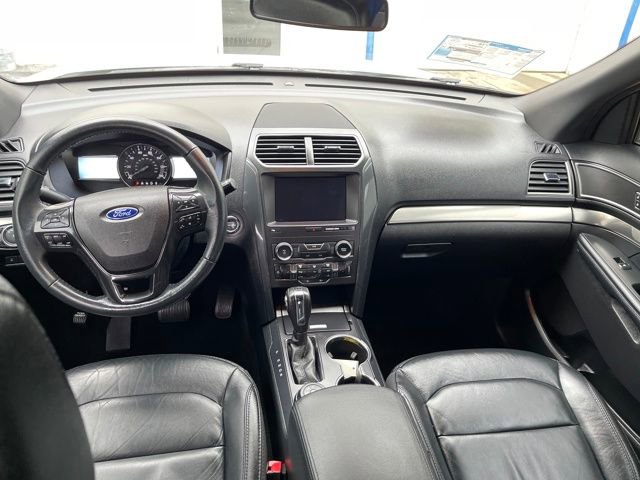Used 2018 Ford Explorer XLT w/ Equipment Group 202A image 10