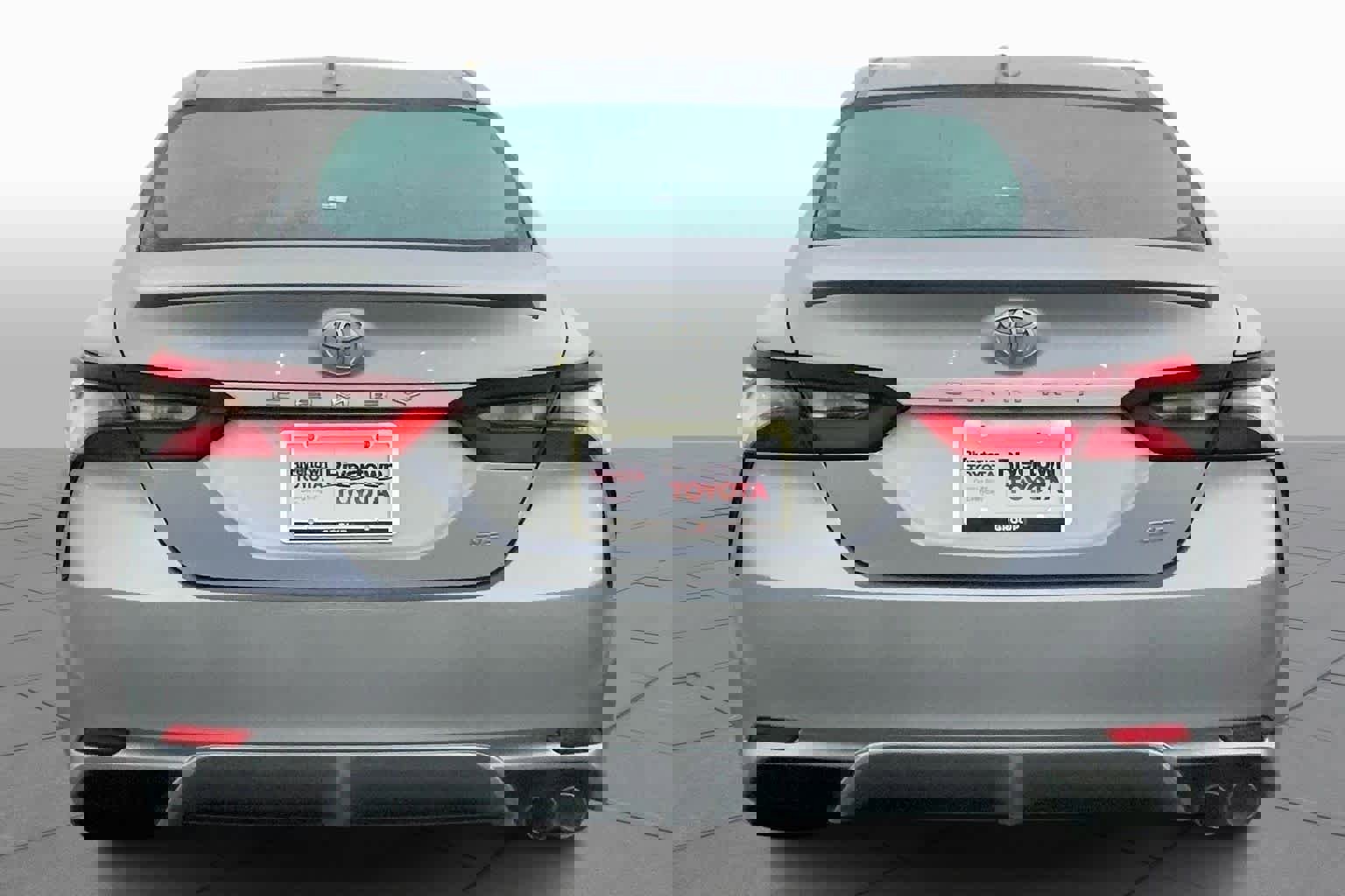 Used 2023 Toyota Camry SE image 4