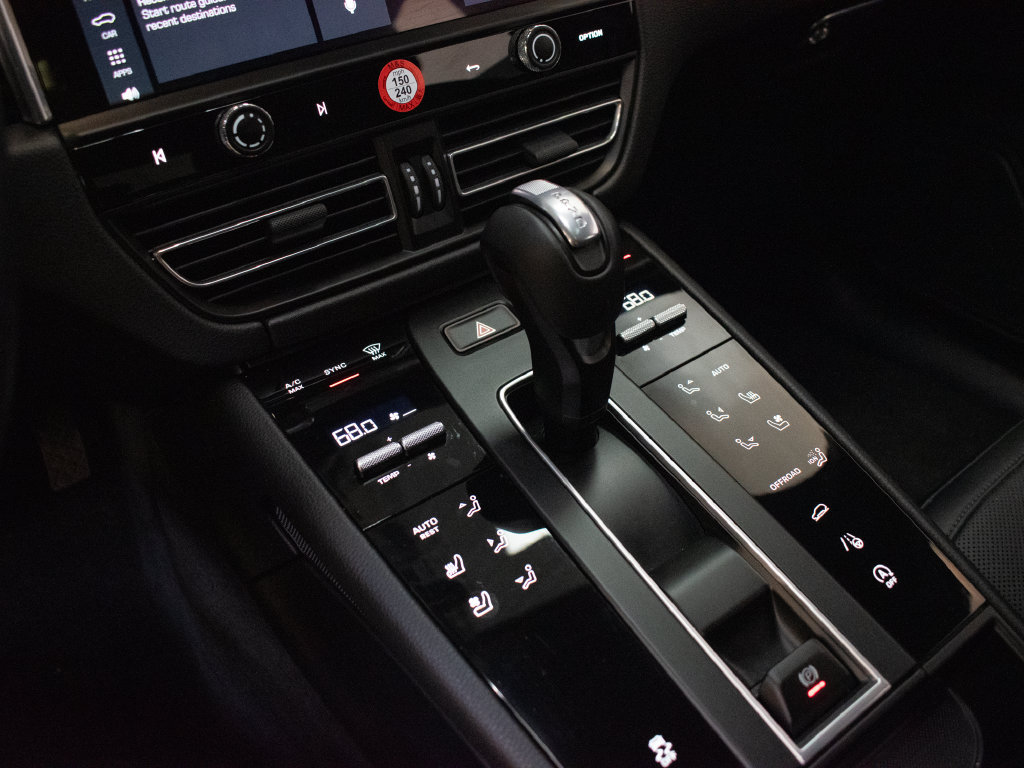 Certified 2026 Porsche Macan AWD/4WD image 31