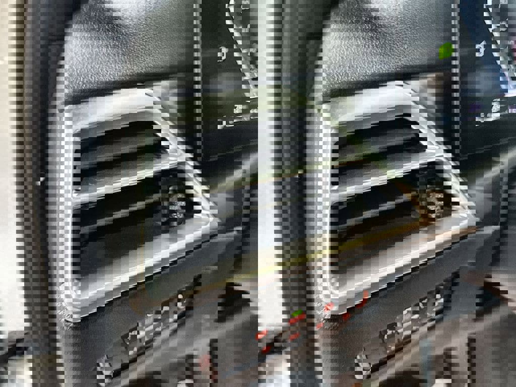 Used 2025 BMW 330i Sedan image 15