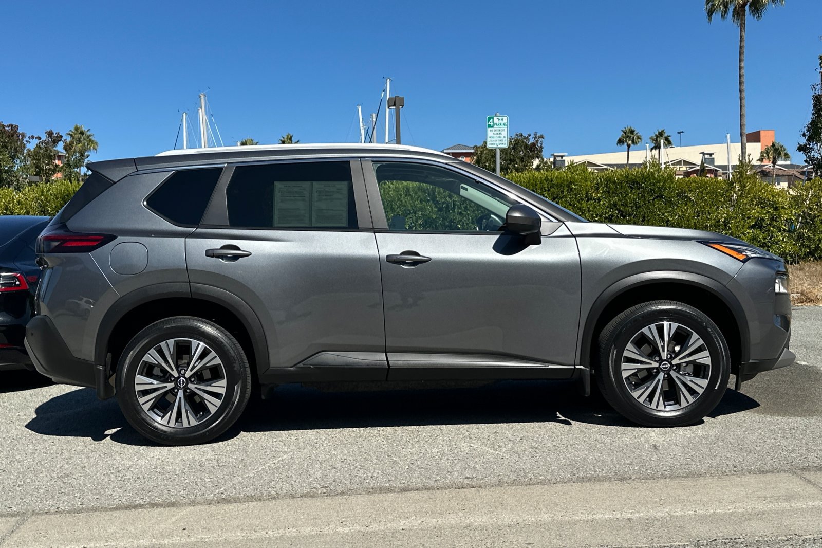 Used 2023 Nissan Rogue SV w/ SV Premium B Package FWD image 3