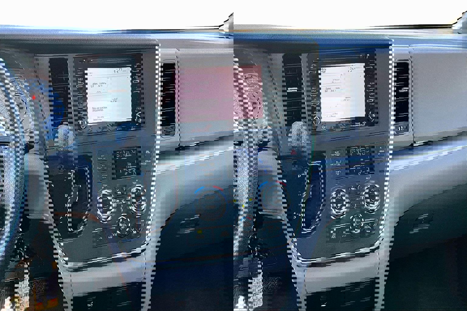 Used 2018 Toyota Sienna LE image 6