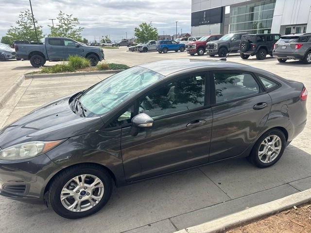 Used 2015 Ford Fiesta SE FWD image 2
