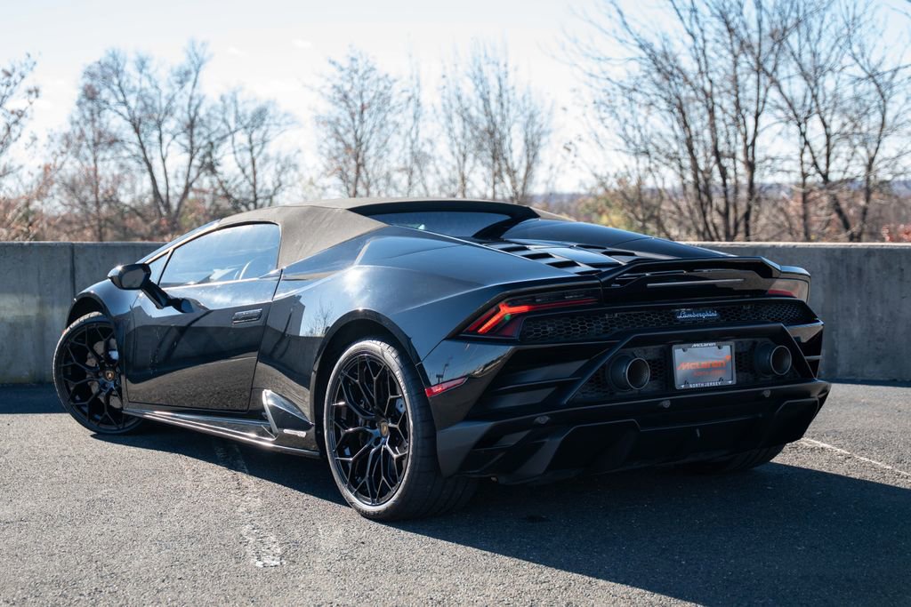 Used 2021 Lamborghini Huracan EVO RWD image 20