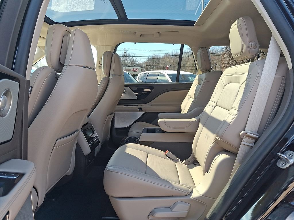 Used 2020 Lincoln Aviator Reserve w/ Equipment Group 202A image 11