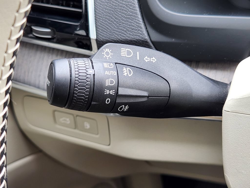 Certified 2025 Volvo XC90 T8 Plus AWD/4WD image 34