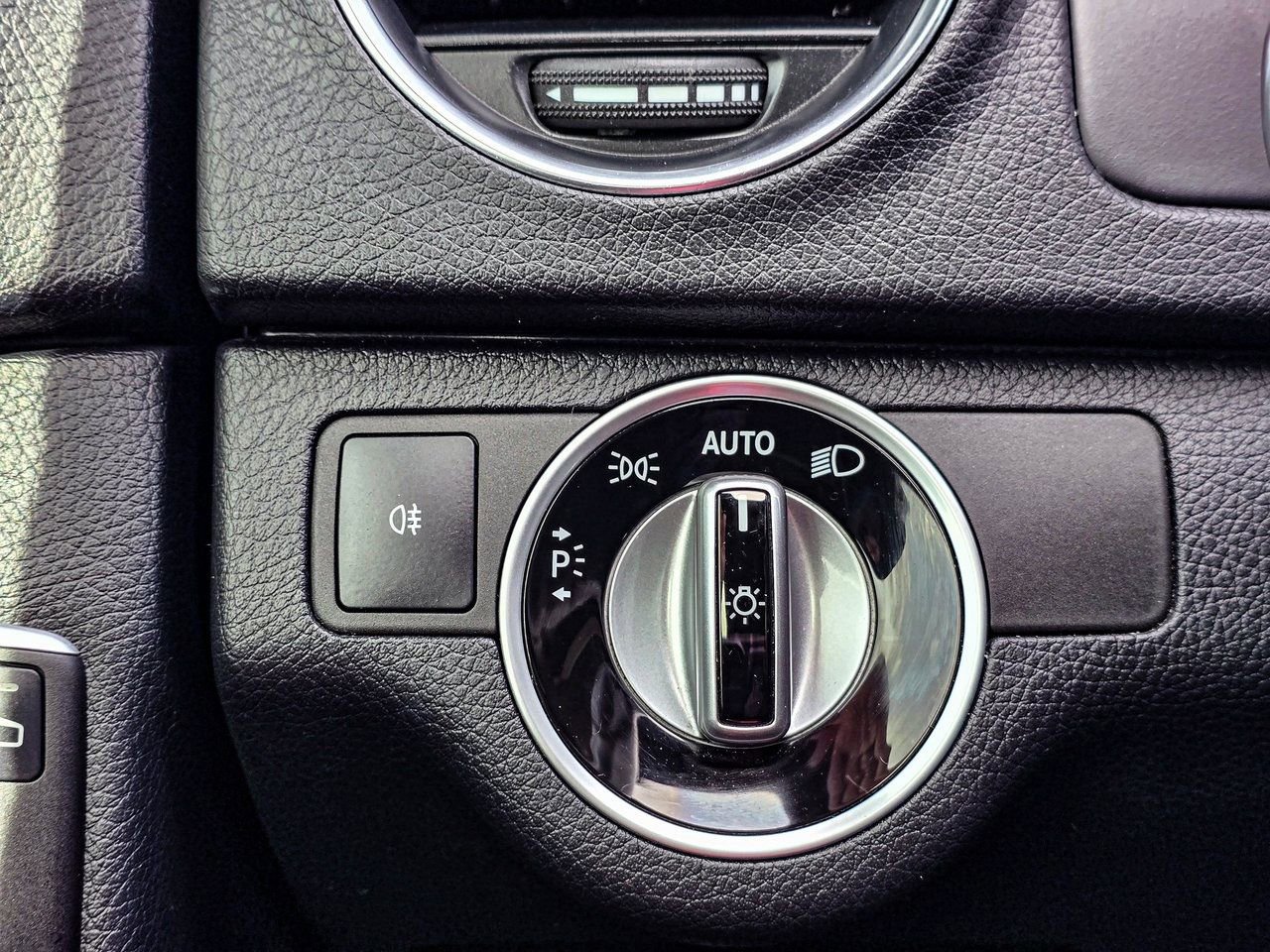 Used 2014 Mercedes-Benz C 300 4MATIC Sedan image 25