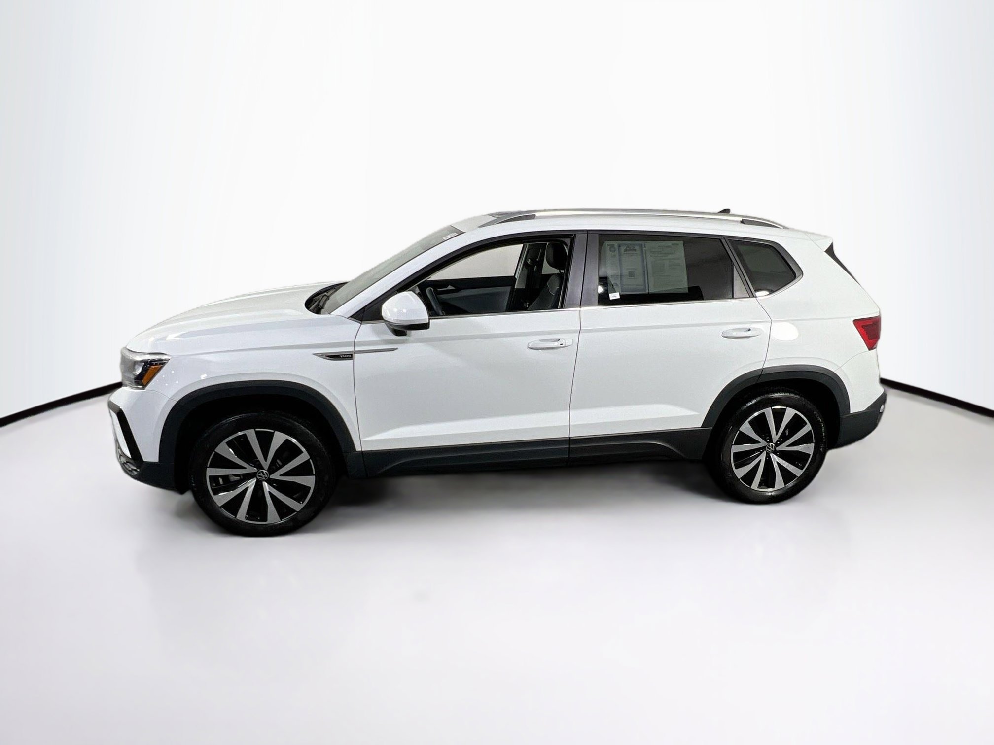 Used 2023 Volkswagen Taos SE AWD/4WD image 8
