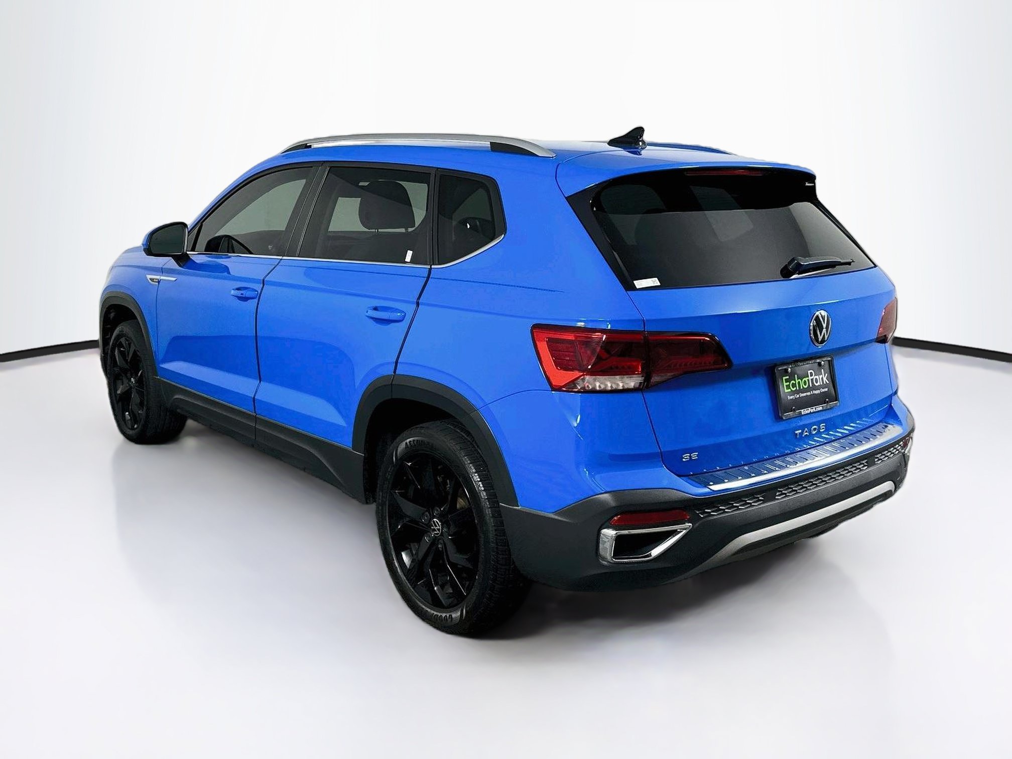 Used 2023 Volkswagen Taos SE FWD image 5