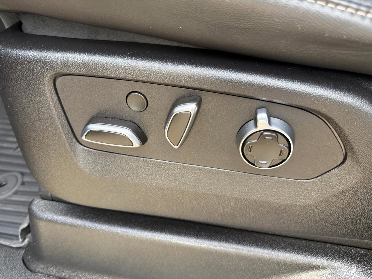 Used 2023 Cadillac Escalade V image 17