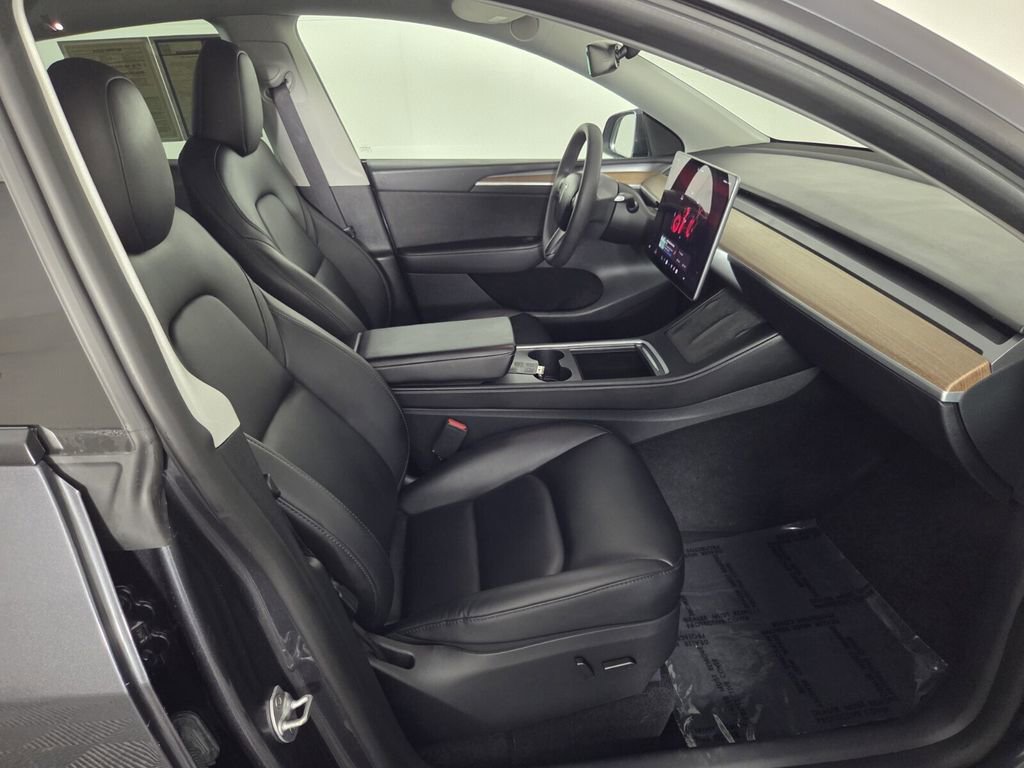 Used 2024 Tesla Model Y Performance image 30