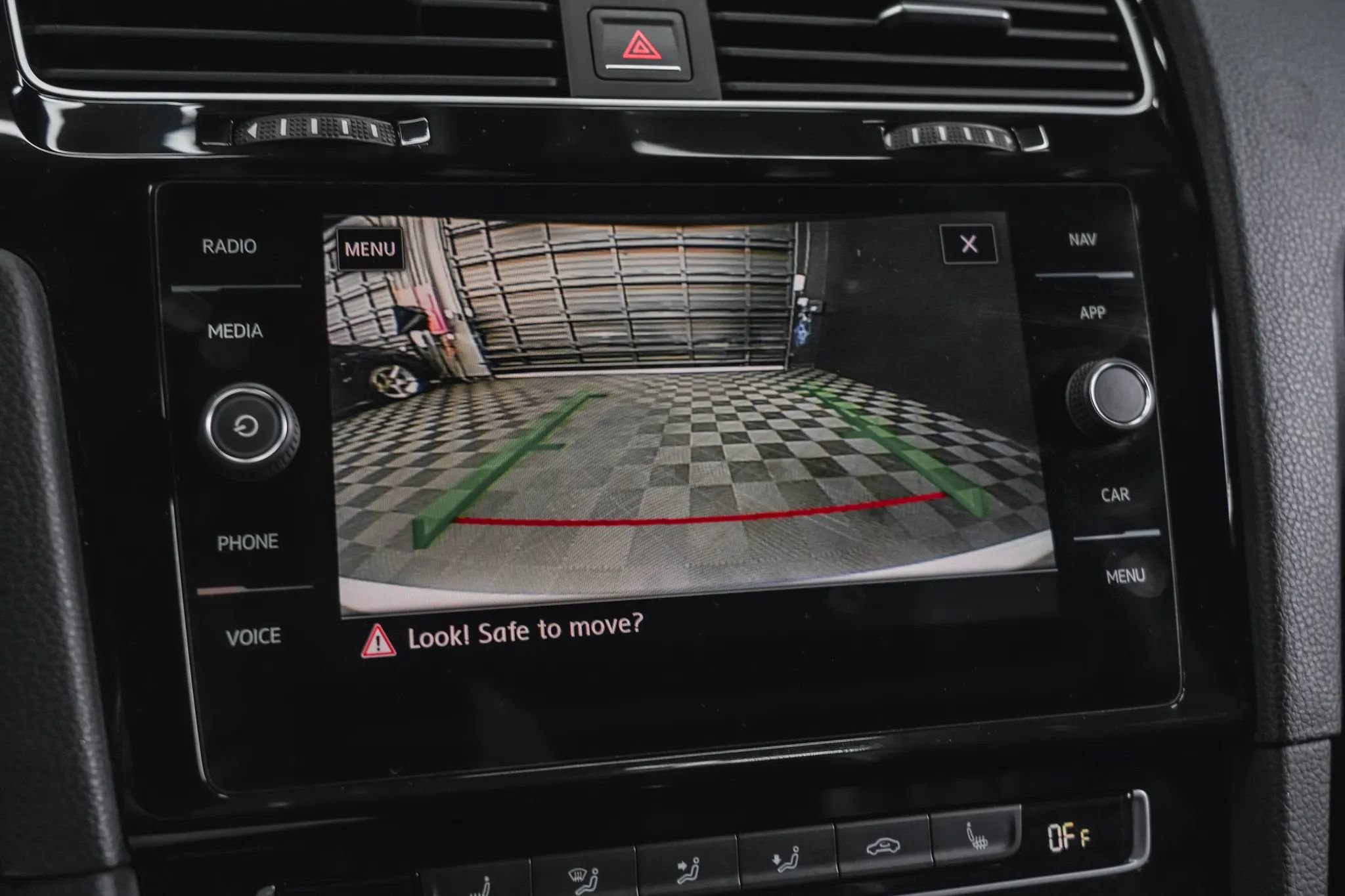 Used 2018 Volkswagen Golf R 4-Door image 66