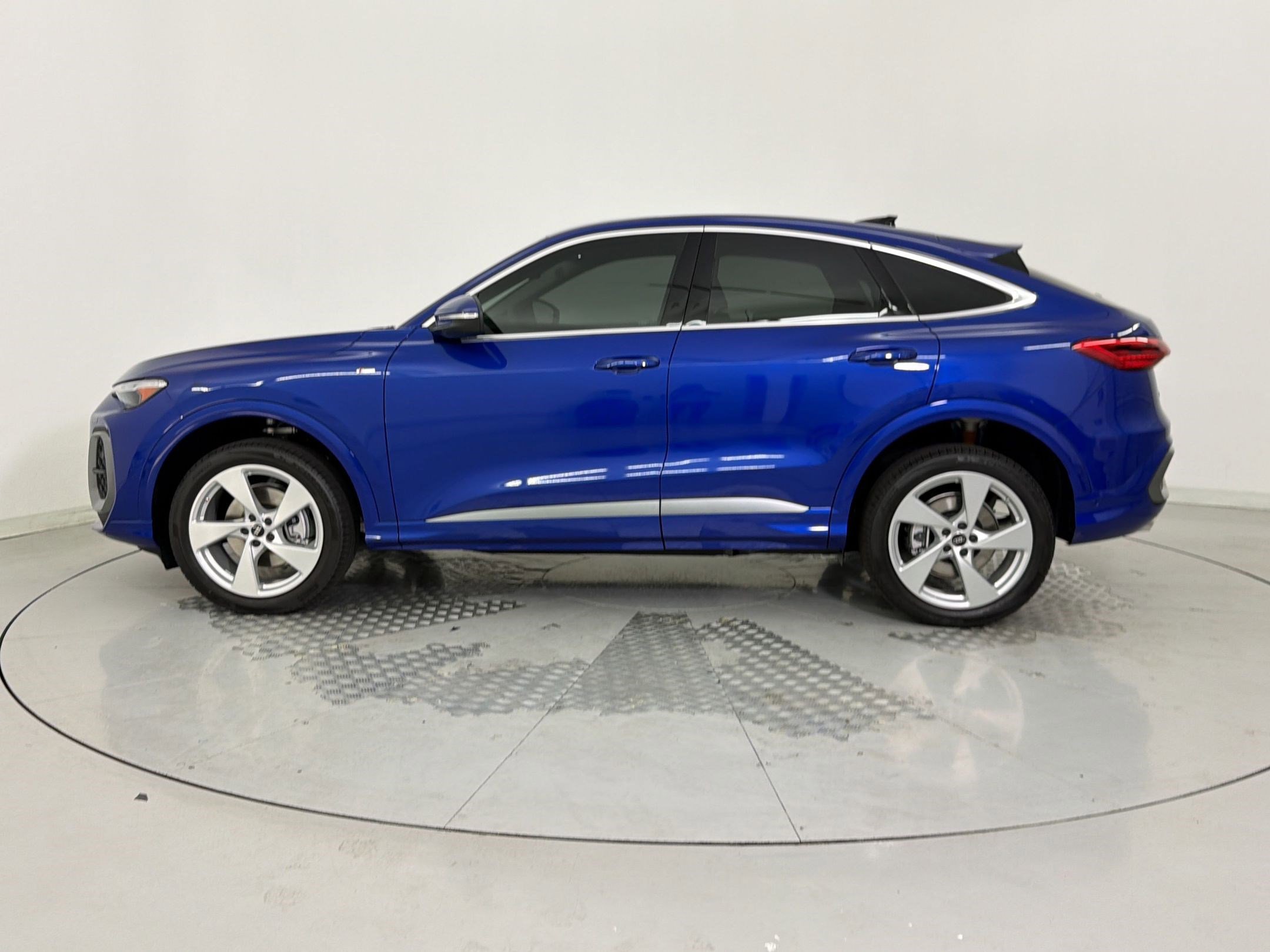 New 2026 Audi Q5 Premium Plus image 2