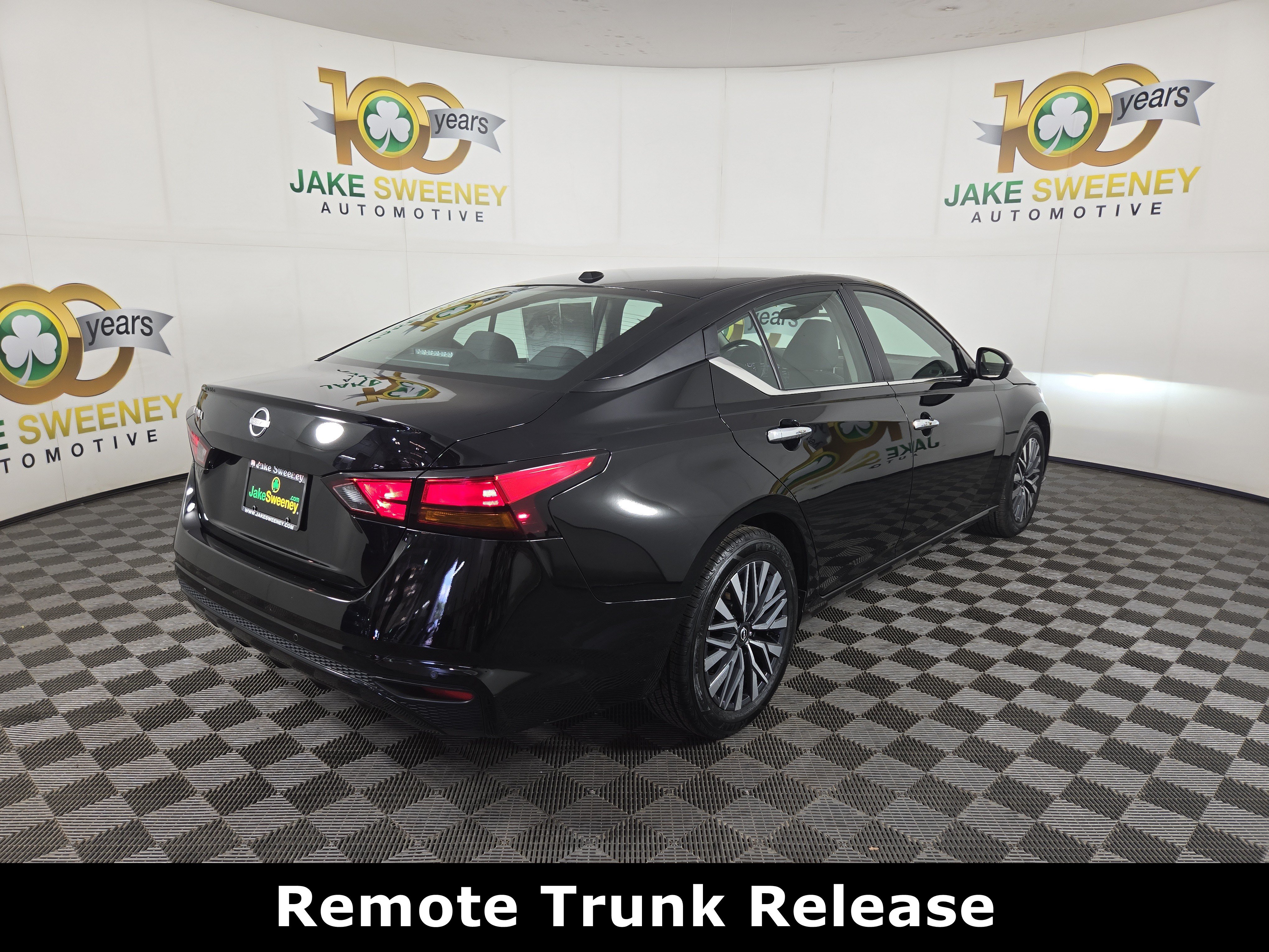 Used 2025 Nissan Altima 2.5 SV FWD image 9