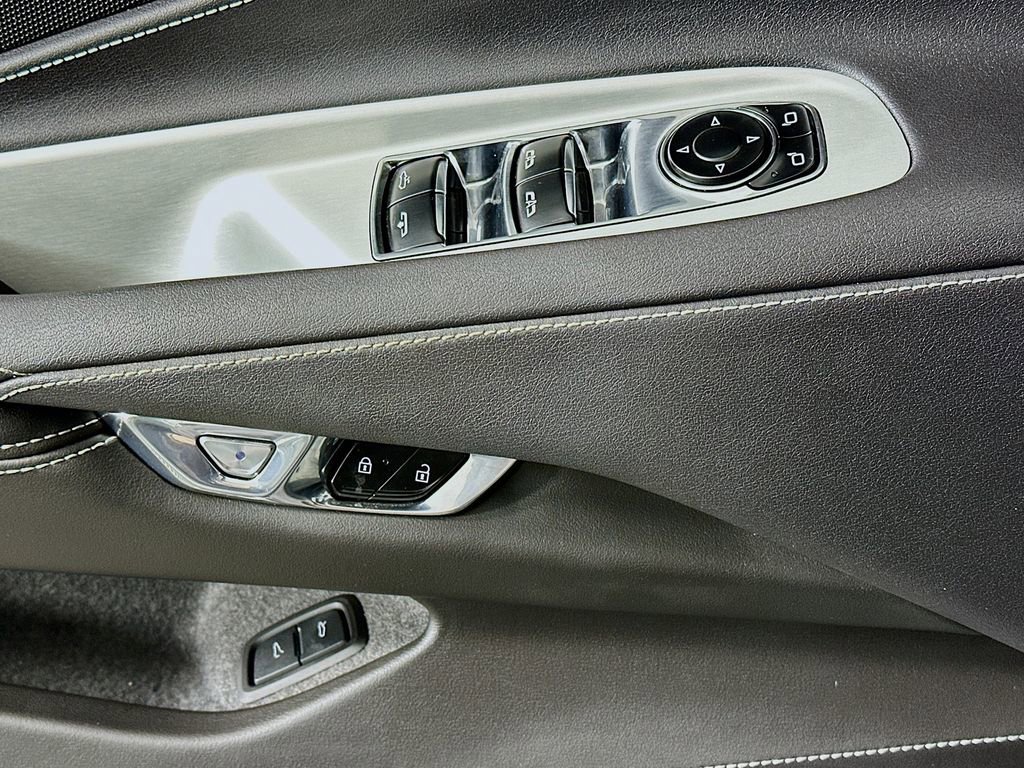 Used 2024 Chevrolet Corvette Stingray Convertible w/ Z51 Performance Package image 22