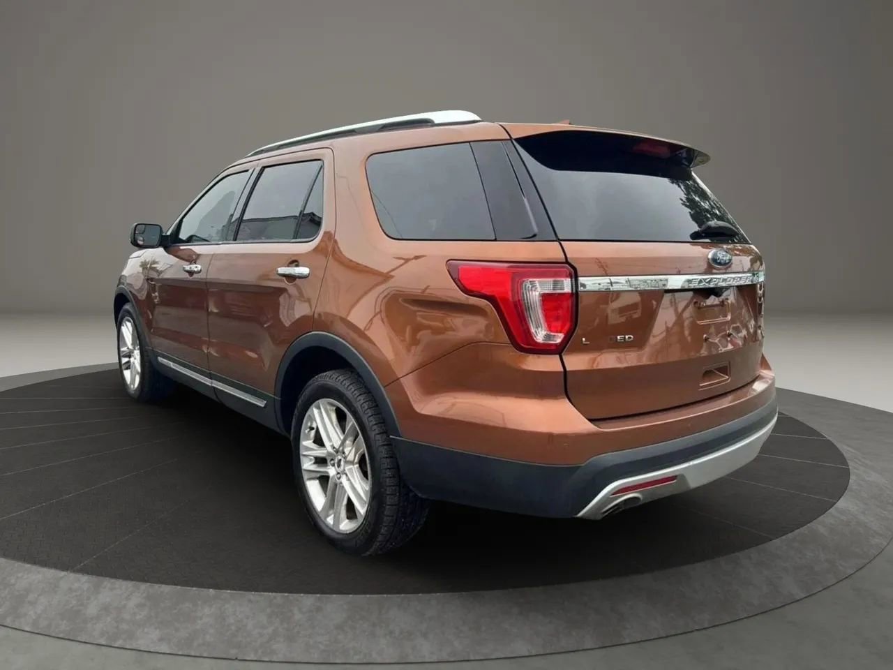 Used 2017 Ford Explorer Limited image 7