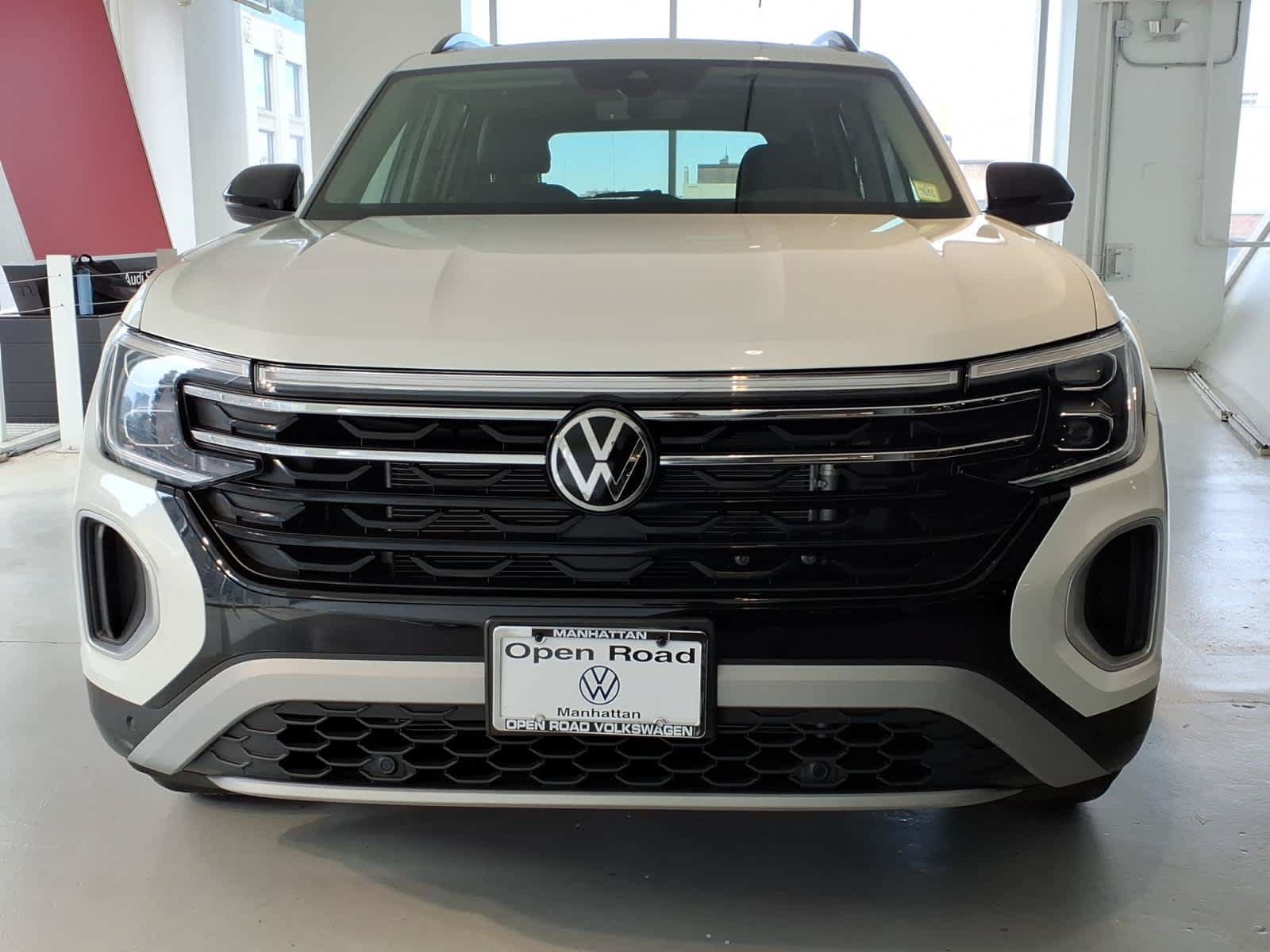 Used 2026 Volkswagen Atlas Peak Edition AWD/4WD image 2
