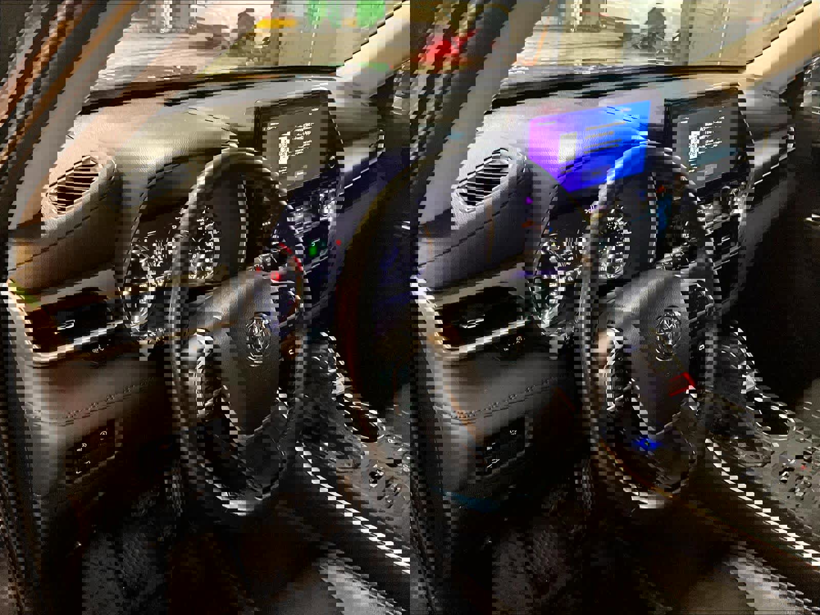 Used 2024 Toyota Highlander XLE image 8