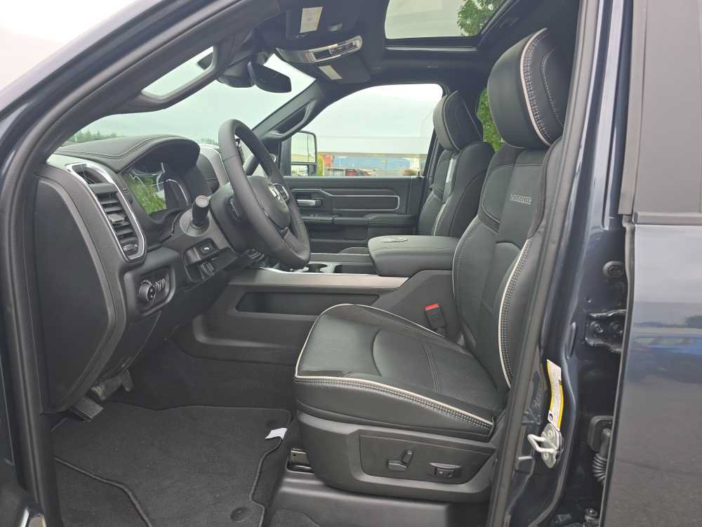 New 2026 RAM 2500 Laramie AWD/4WD image 9