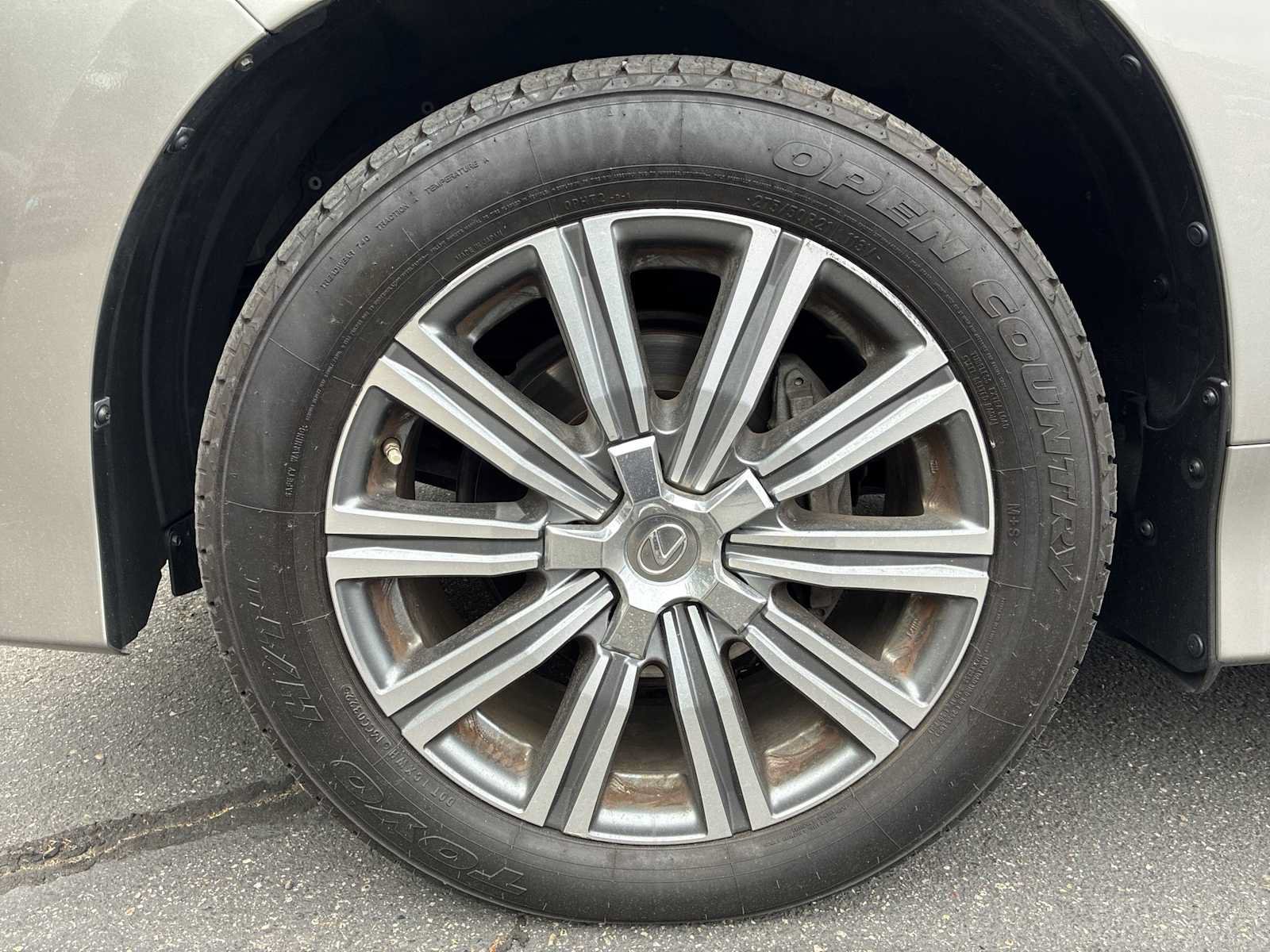 Used 2017 Lexus LX 570 4WD w/ Luxury Package image 19