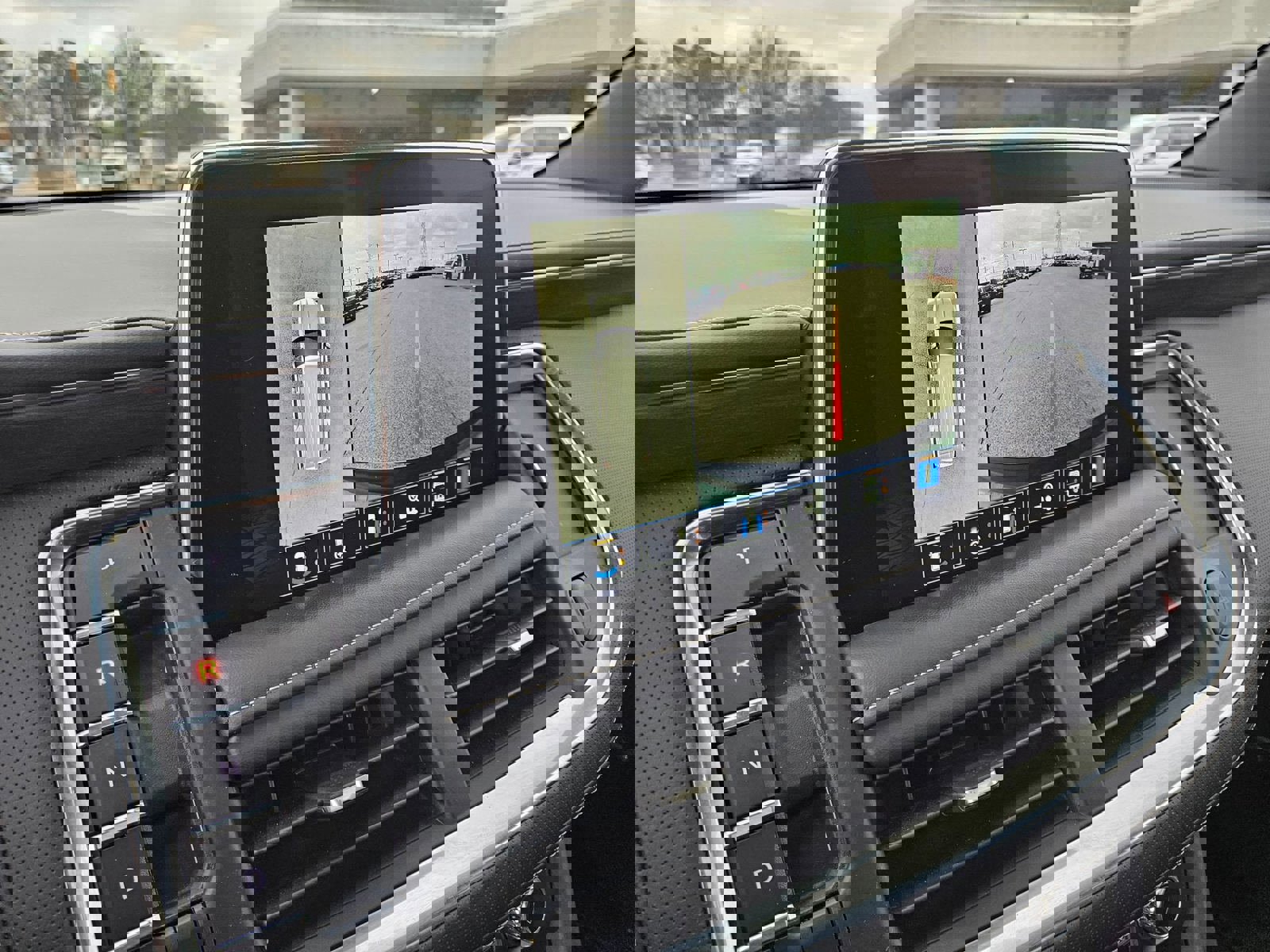 Used 2022 GMC Yukon SLT w/ SLT Luxury Package image 17