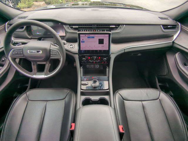 Certified 2025 Jeep Grand Cherokee L Limited w/ Luxury Tech Group II AWD/4WD image 18