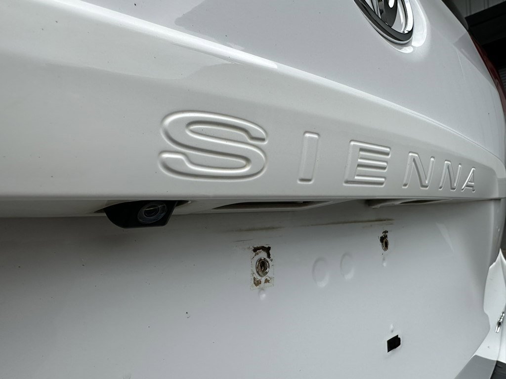 Used 2013 Toyota Sienna XLE image 17